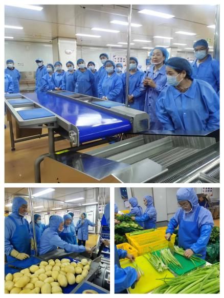 西安市新城區(qū)太華路小學(xué)家長(zhǎng)參加午餐品鑒活動(dòng)