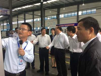 滁州市“三看三比”巡回小組走進(jìn)金鵬裝飾集團(tuán)